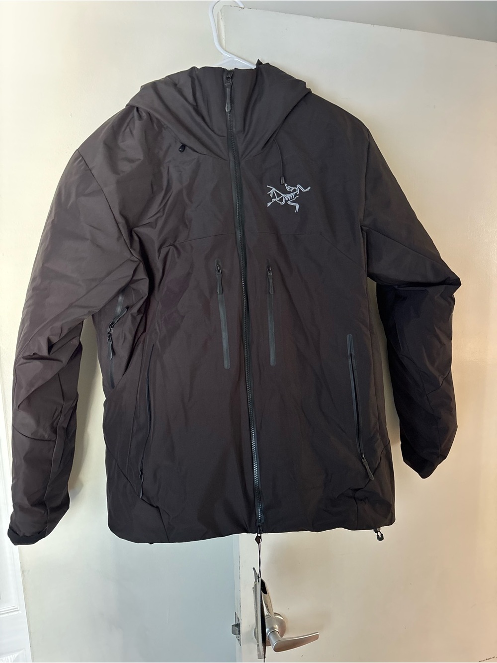 Arc'teryx Men's Black Shell Beta Jacket size L , runs small - Picture 7 of 7